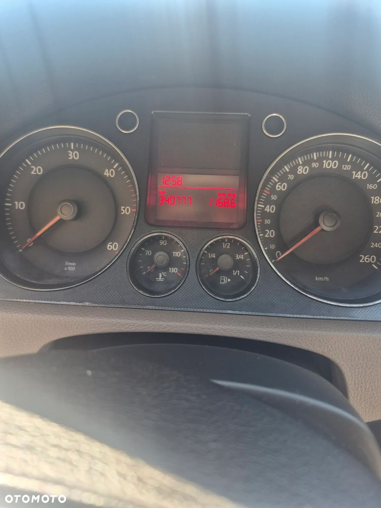 Volkswagen Passat 2.0 TDI Trendline DSG - 11