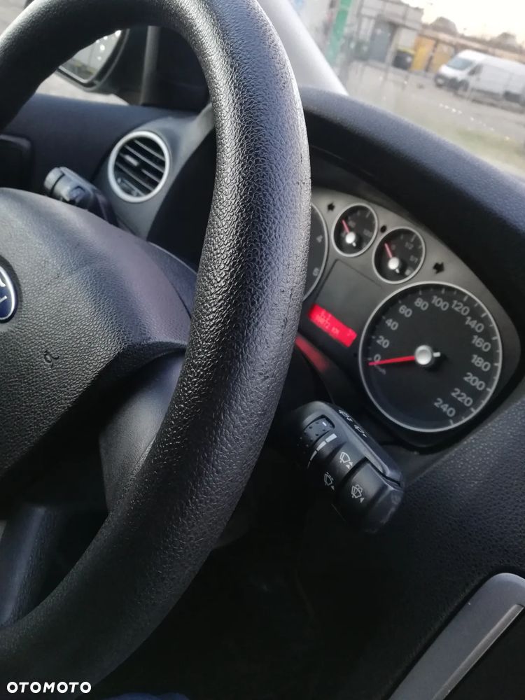 Ford Focus 1.6 TDCi DPF Ghia - 11