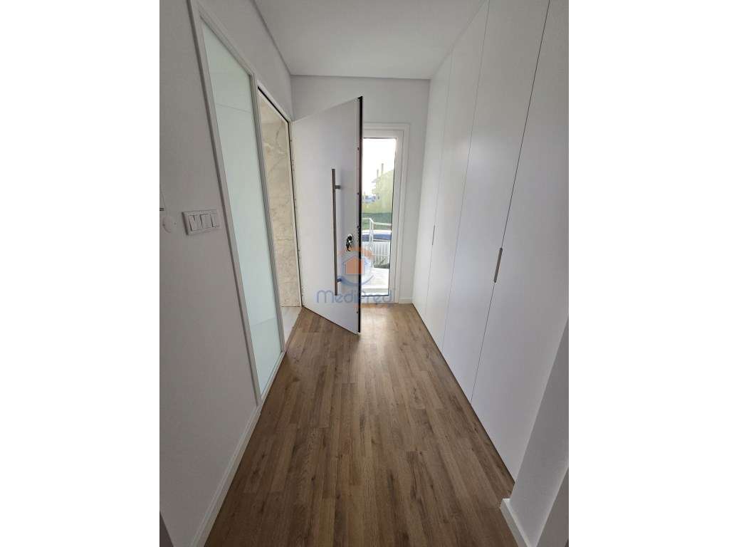 Moradia T4+1 NOVA | Casal de São Sebastião, Famões - Grande imagem: 2/57