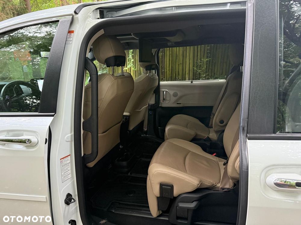 Toyota Sienna - 13