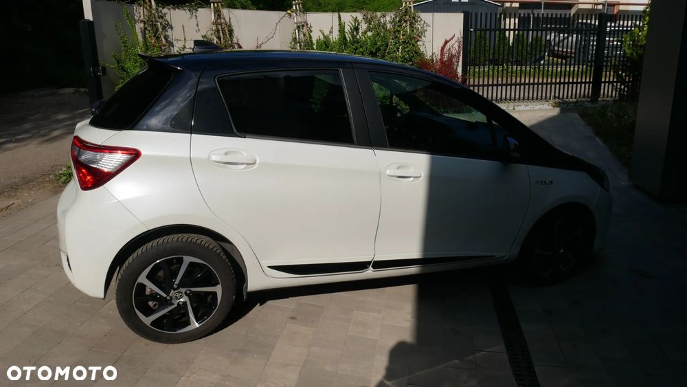 Toyota Yaris Hybrid 100 Selection Platinum - 4