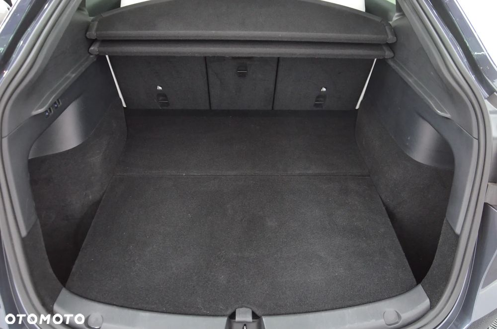 Tesla Model Y Long Range Dual Motor AWD - 21