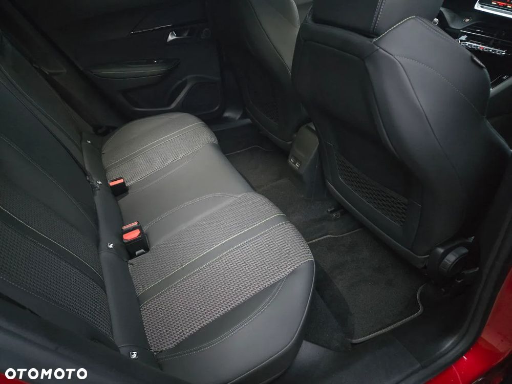 Peugeot 2008 PureTech 130 EAT8 GT - 23