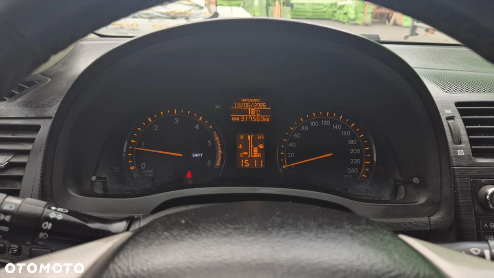 Toyota Avensis - 8