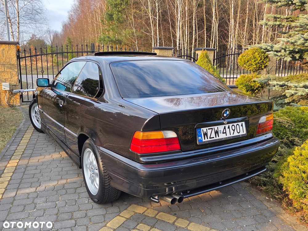 BMW Seria 3 323i - 12