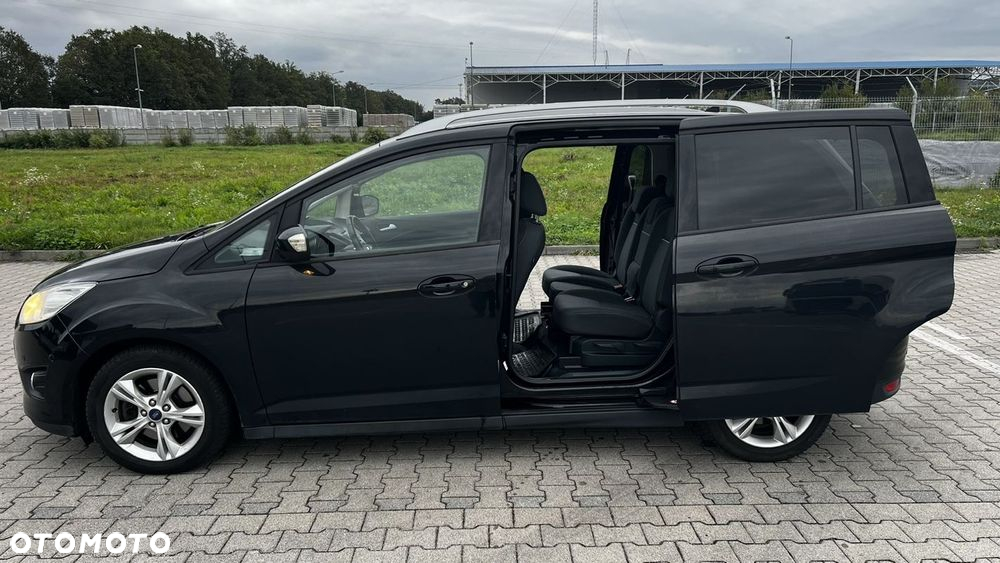 Ford Grand C-MAX - 11