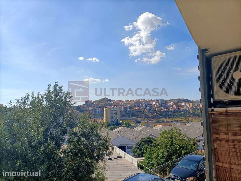 Vende-se Excelente T3 de 2014 na Pontinha com 2 Lugares de Parqueam... - Grande imagem: 4/49