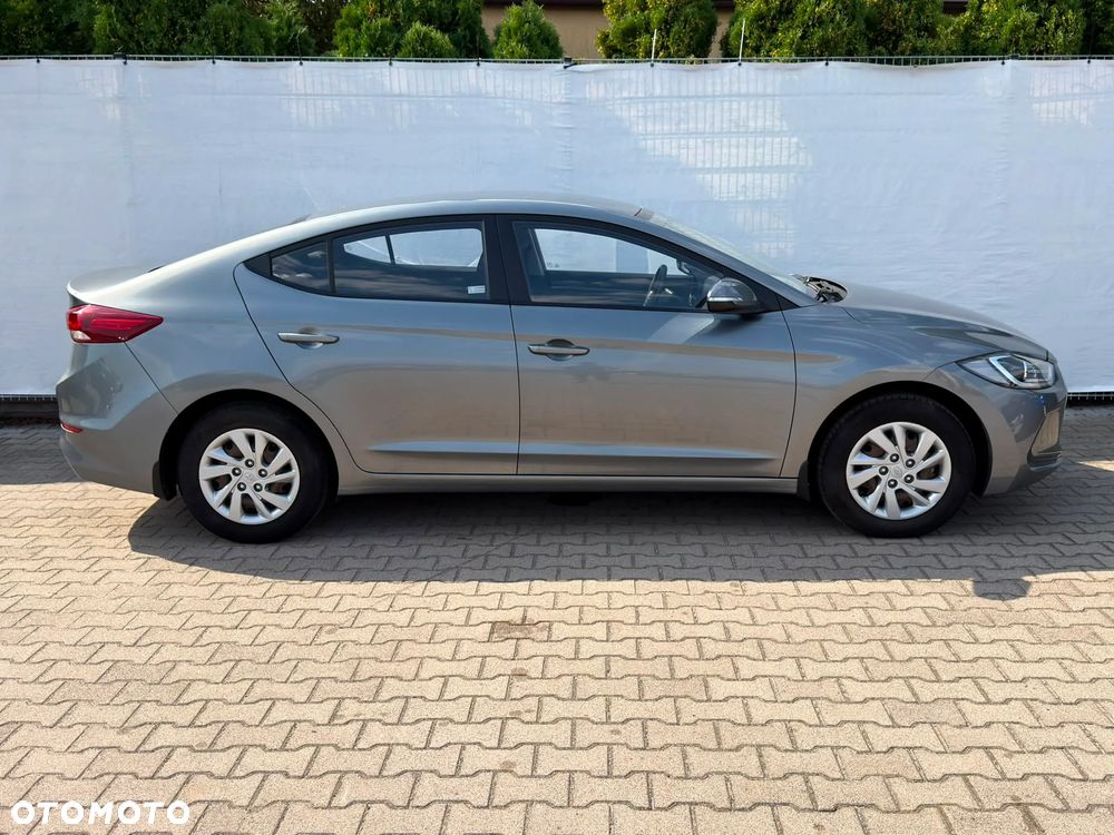 Hyundai Elantra 1.6 Classic Plus - 6