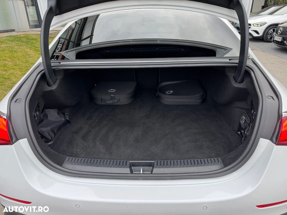 Mercedes-Benz E 300de 4Matic 9G-TRONIC AMG Line NIGHT Edition - 31