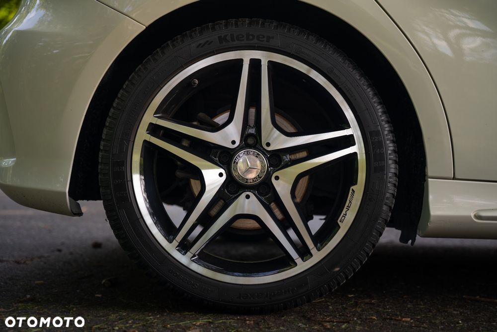 Mercedes-Benz Klasa A 180 AMG Line - 23