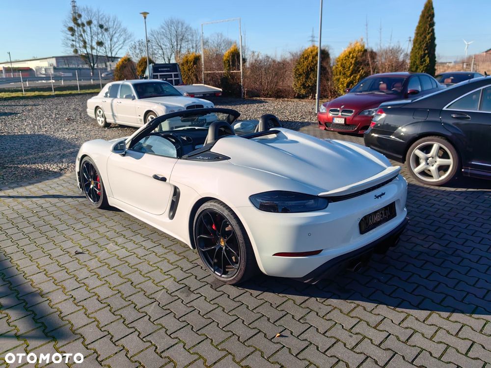 Porsche 718 Spyder - 12