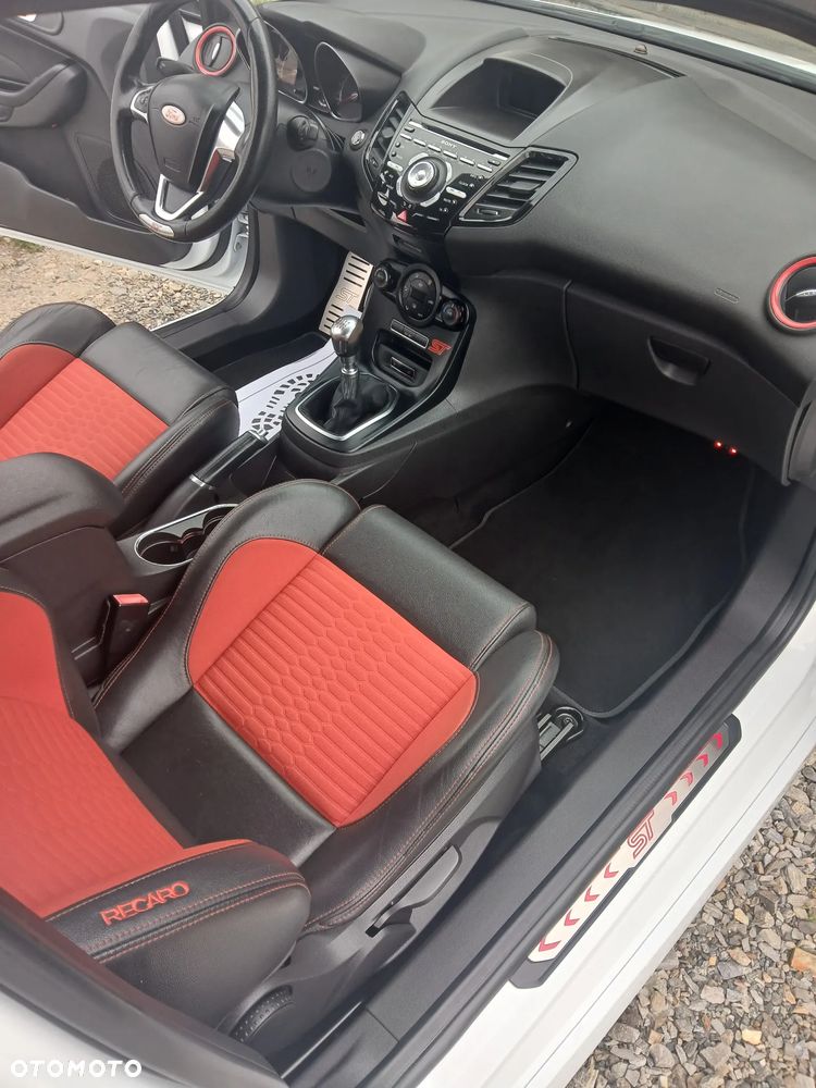Ford Fiesta 1.6 EcoBoost ST - 17
