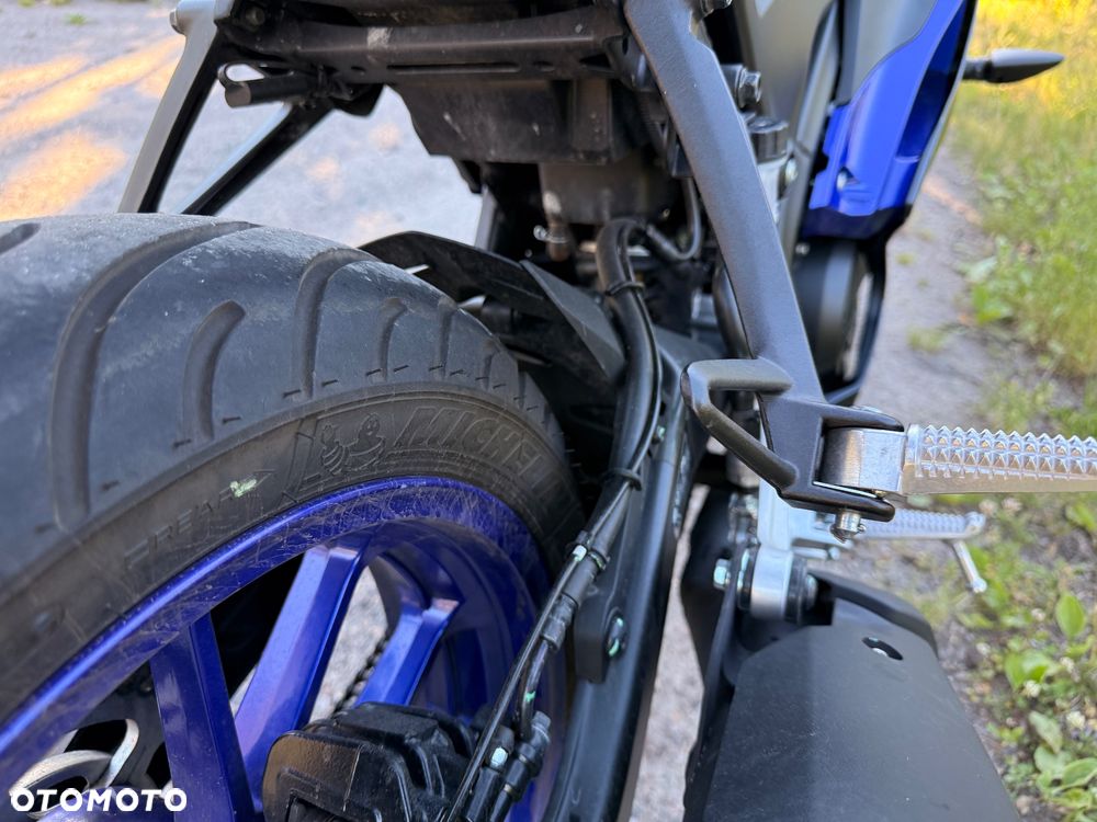 Yamaha YZF - 4