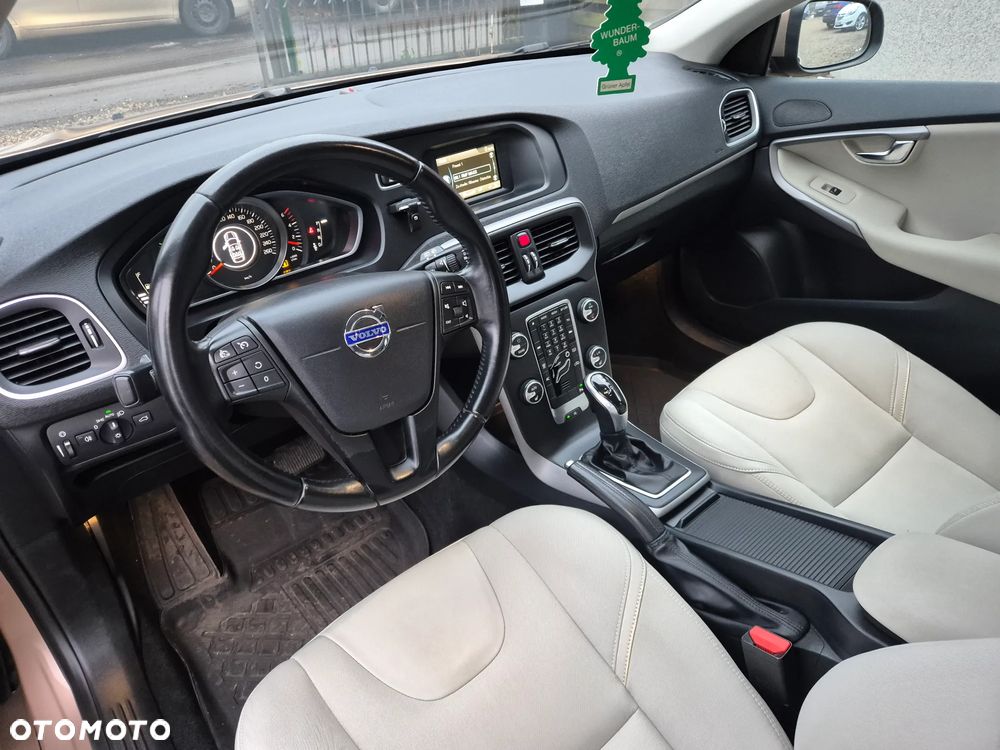 Volvo V40 D3 Momentum - 17