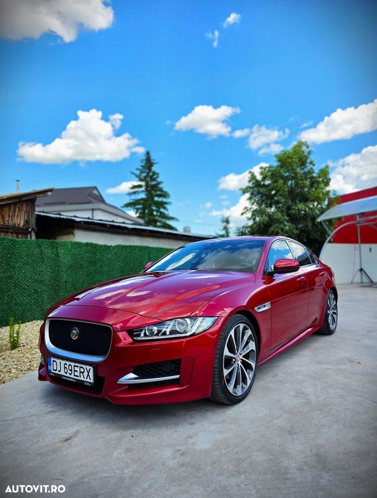 Jaguar XE - 1
