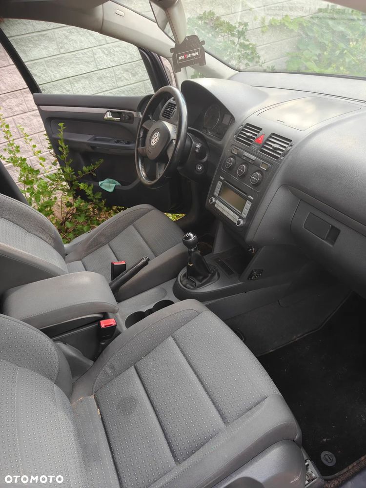 Volkswagen Touran - 4