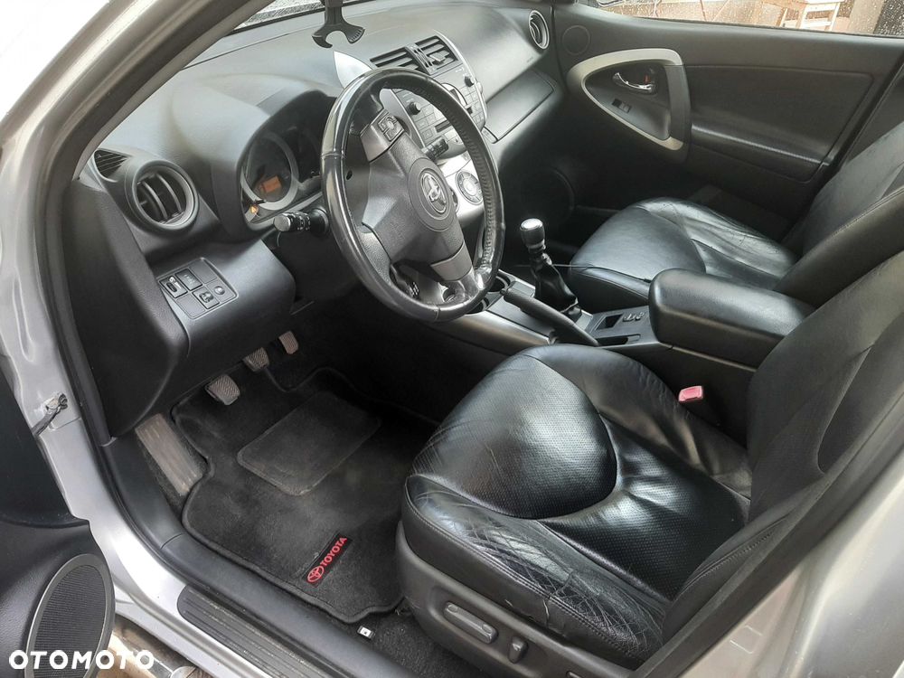Toyota RAV4 - 4