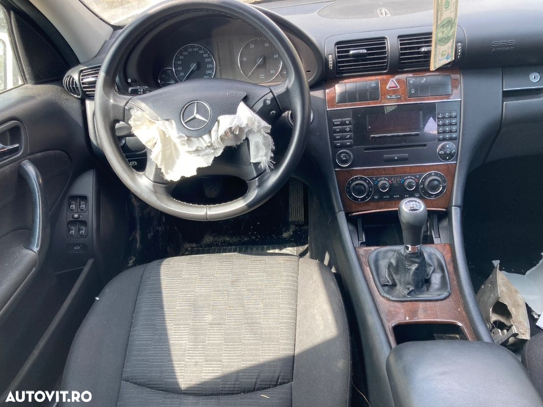 Dezmembrez Mercedes C Class W203 2.2 CDI 646.963 2005 - 5