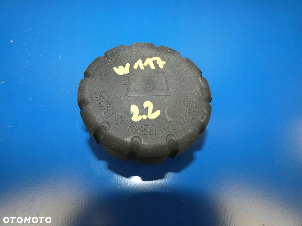 W117 W176 2.2 CDI KOREK ZBIORNIKA WYRÓWNAWCZEGO - 1