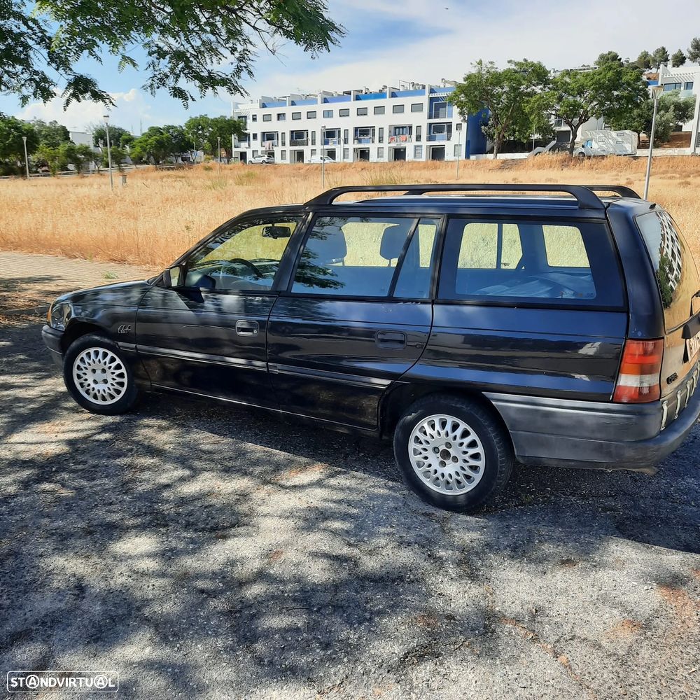 Opel Astra Caravan 1.4i Club ABS/AC - 2