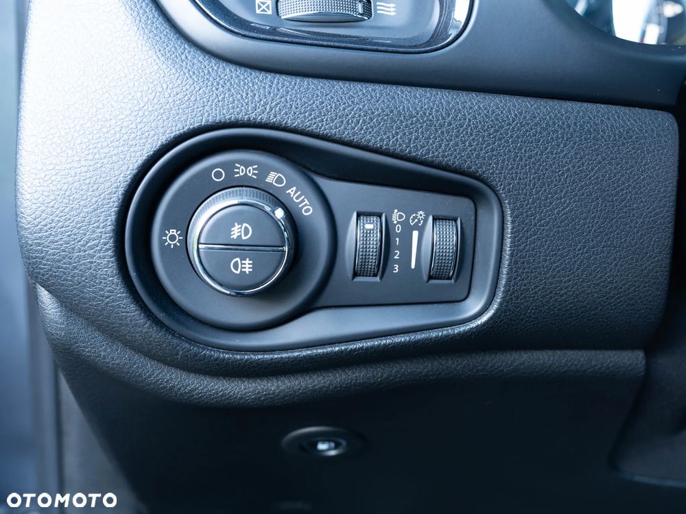Jeep Renegade 1.3 T-GDI 4xe Automatik Limited - 34