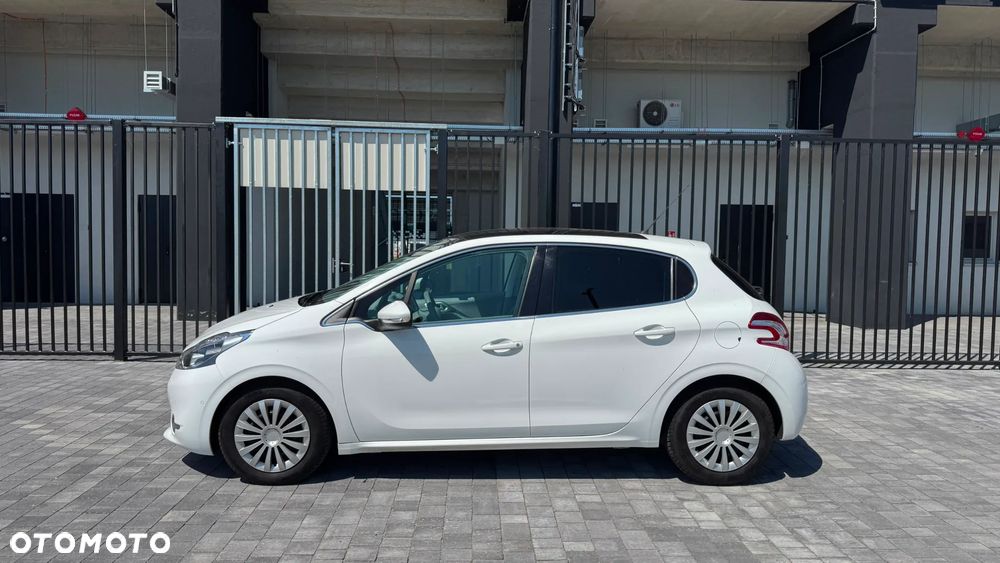 Peugeot 208 - 23