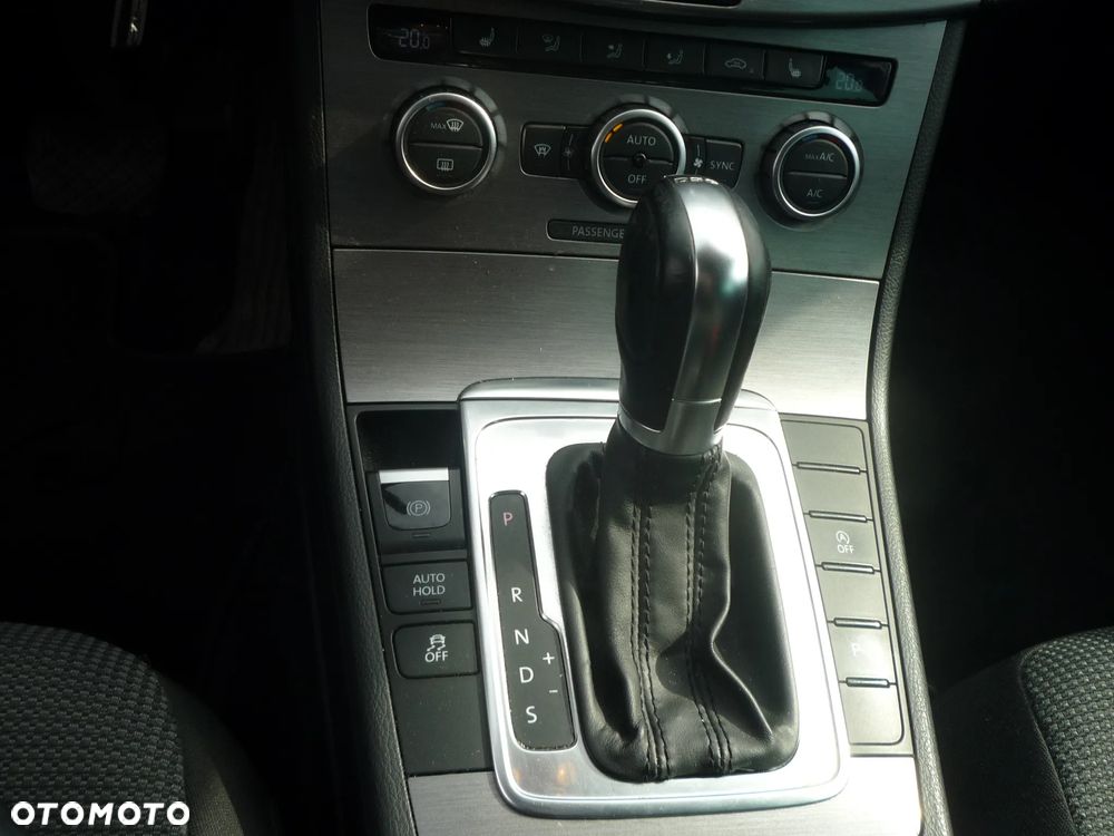 Volkswagen Passat 2.0 Blue TDI DSG SCR Comfortline - 17