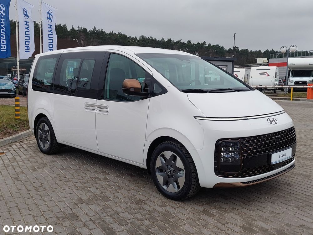 Hyundai Staria 1.6 T-GDI HEV Luxury - 2