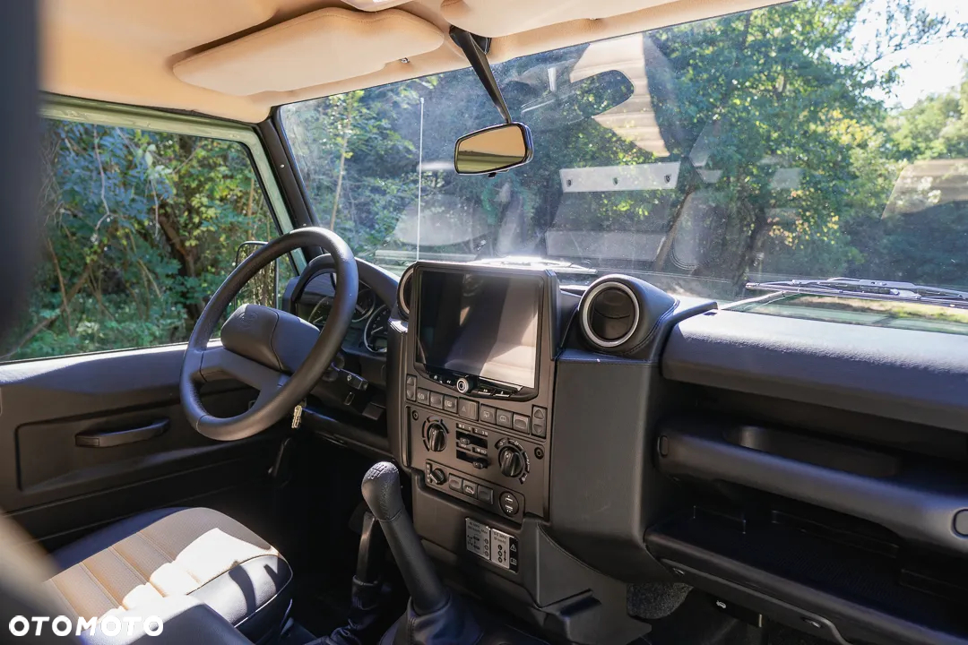 Land Rover Defender 110 2.4 TD4 SE - 22