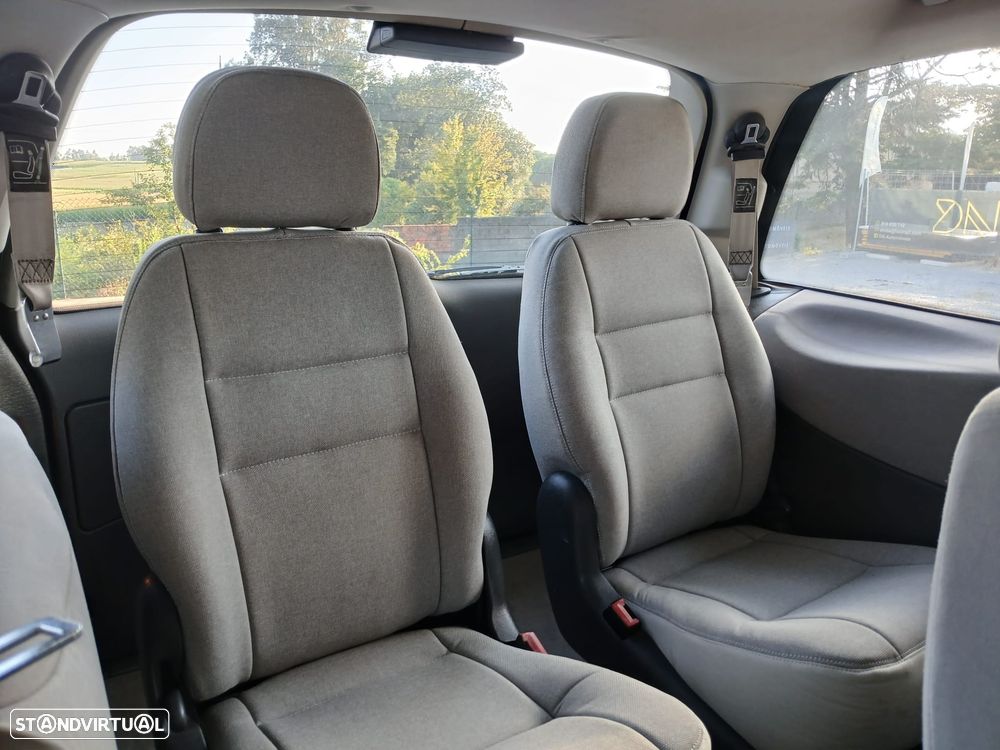 Ford Galaxy 1.9 TDi GLX - 12