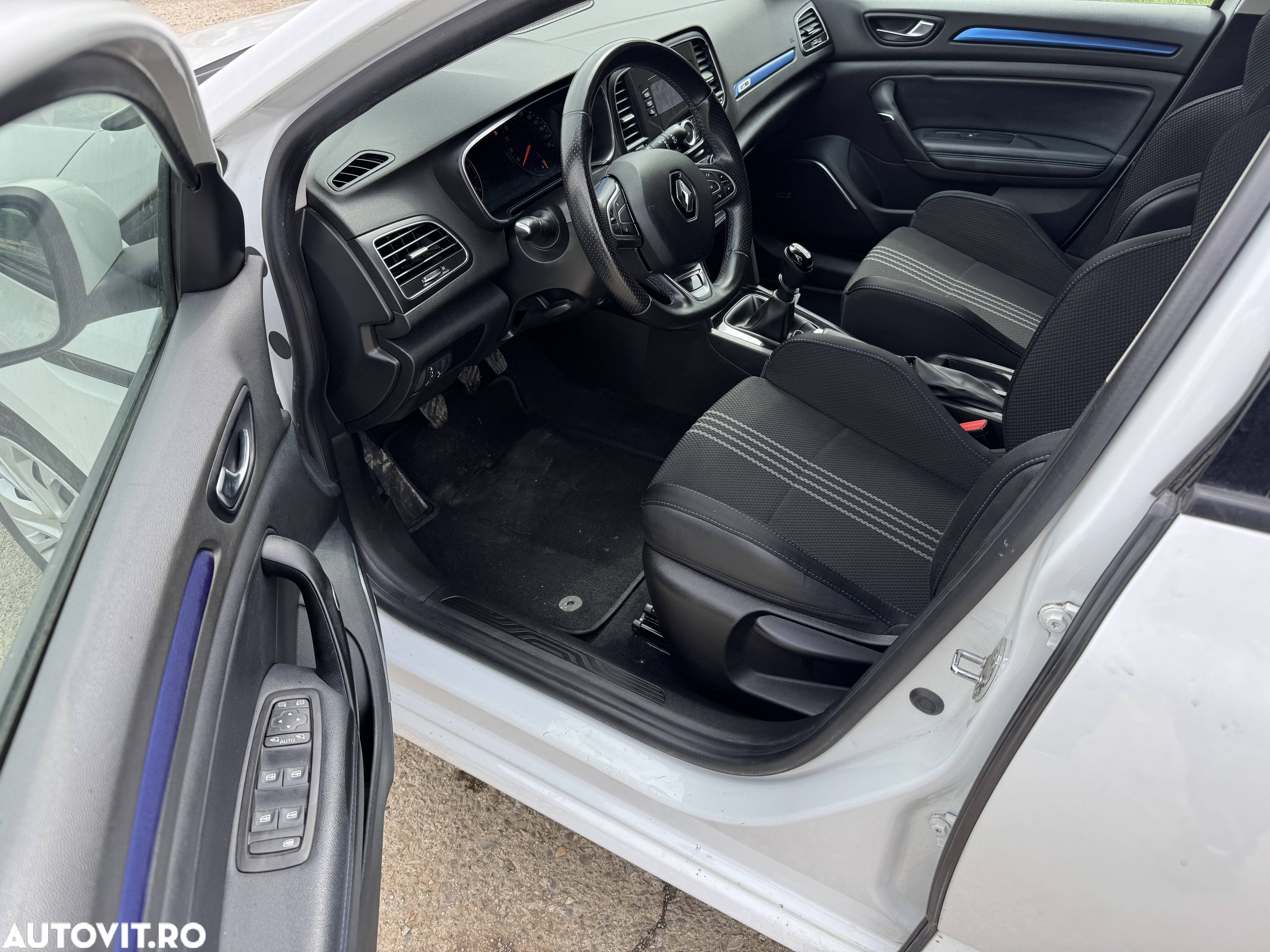 Renault Megane BLUE dCi 115 GT LINE - 13