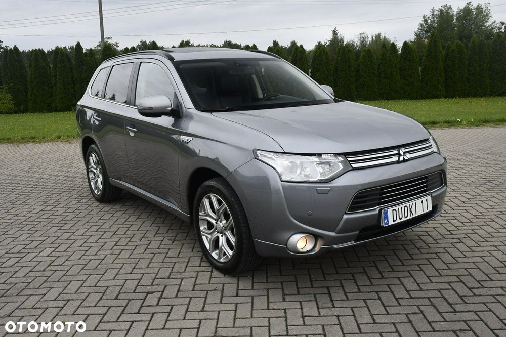 Mitsubishi Outlander - 2