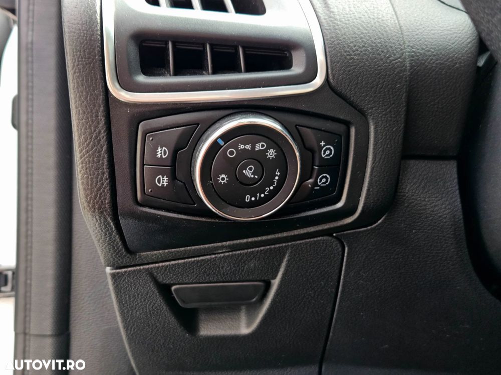 Ford Focus 2.0 TDCI DPF Powershift Titanium - 17