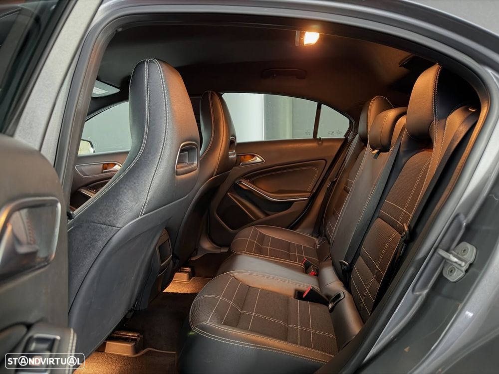 Mercedes-Benz A 180 d AMG Line - 12