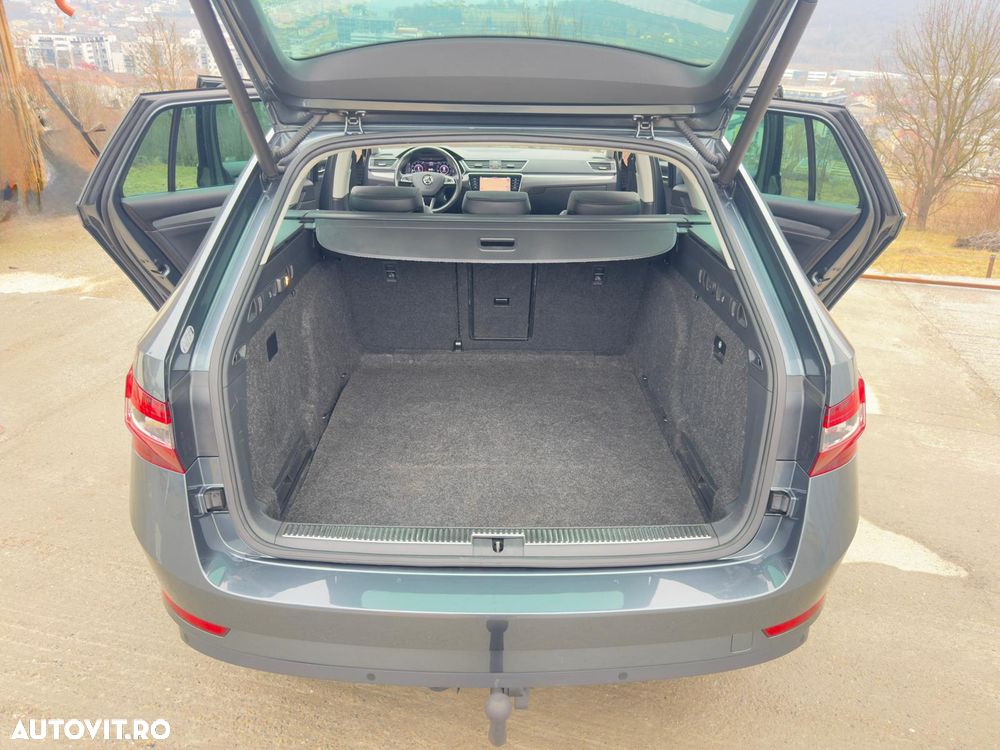 Skoda Superb 2.0 TDI DSG Premium Edition - 19