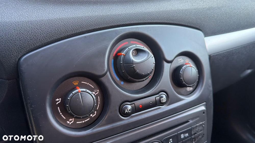 Renault Clio 1.2 16V 75 Yahoo - 17