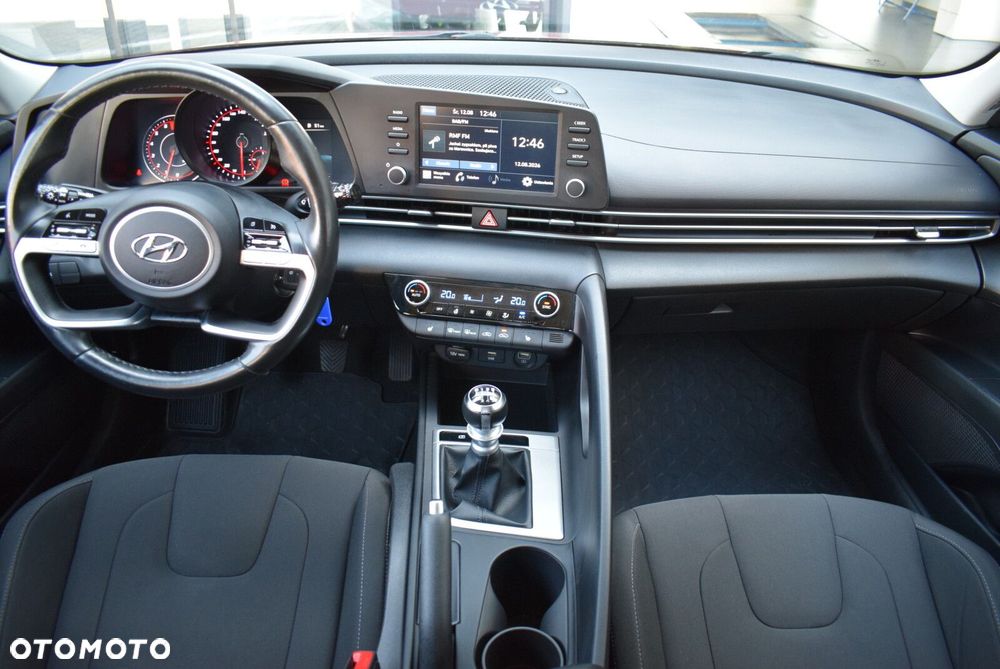 Hyundai Elantra 1.6 Smart - 16