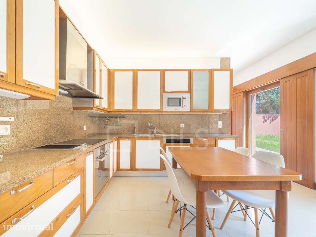 Moradia T4 em Miramar, a 200 metros da Praia - Grande imagem: 4/59