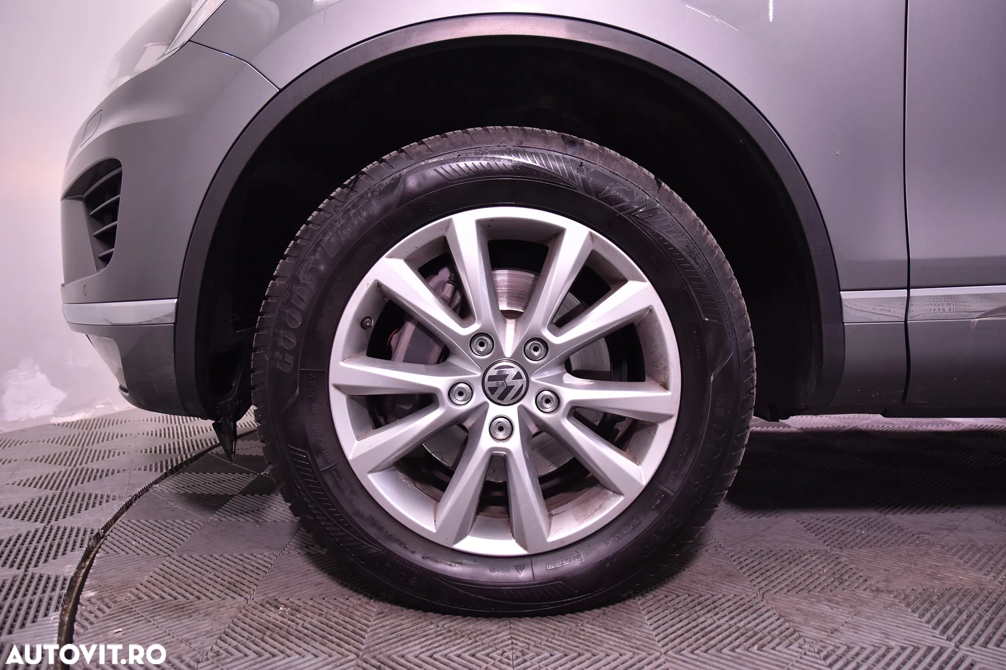 Volkswagen Touareg - 13