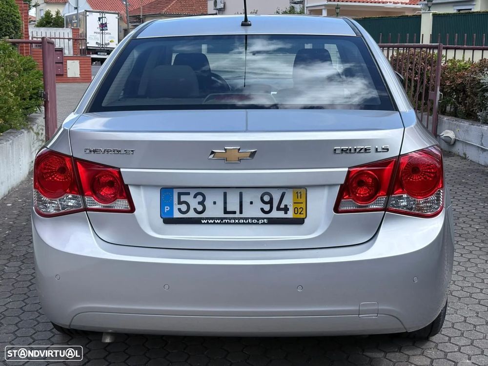 Chevrolet Cruze 1.6 LS - 6