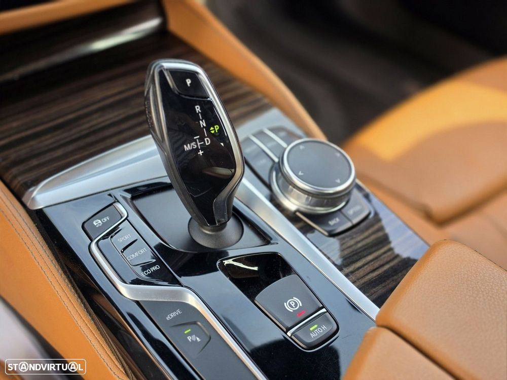 BMW 530 e iPerformance Line Luxury - 14