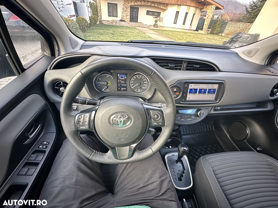 Toyota Yaris 1.5 VVT-i HSD Bi-Tone B&B (Albastru&Negru) - 9