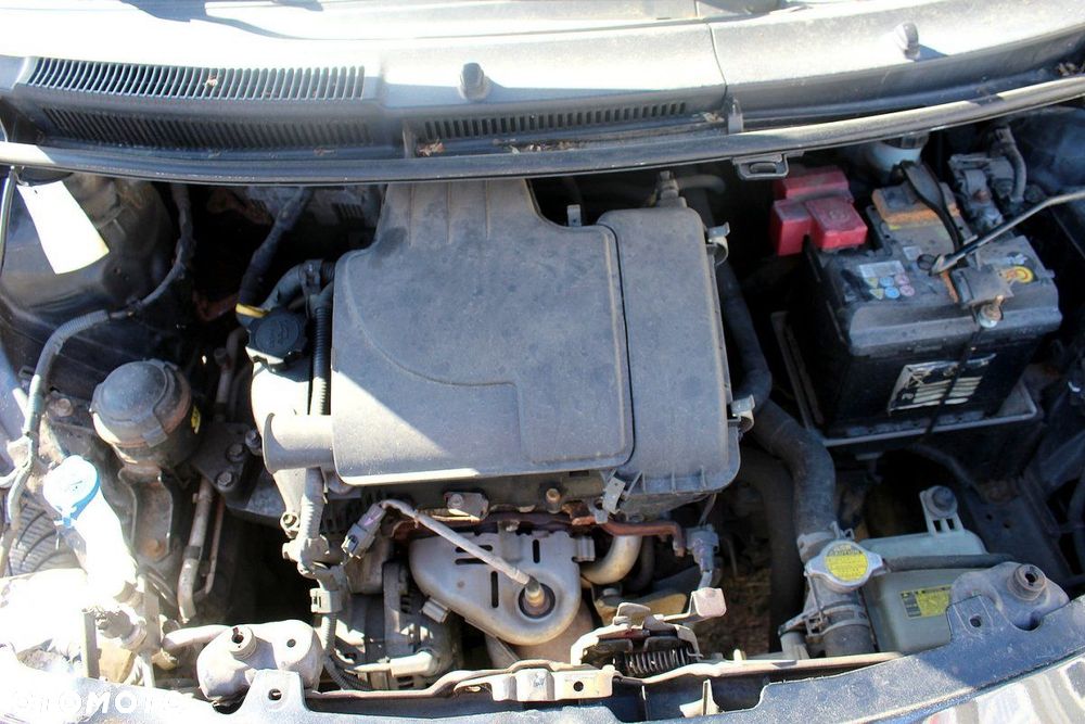 Toyota Yaris II XP90 2011 1.0VVTI 1KR HB5D (MASKA, ZDERZAK, LAMPA, BŁOTNIK, DRZWI, SZYBA, FOTEL) - 7