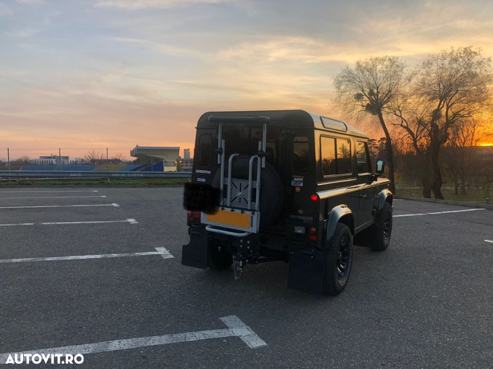 Land Rover Defender 90 County SW - 10