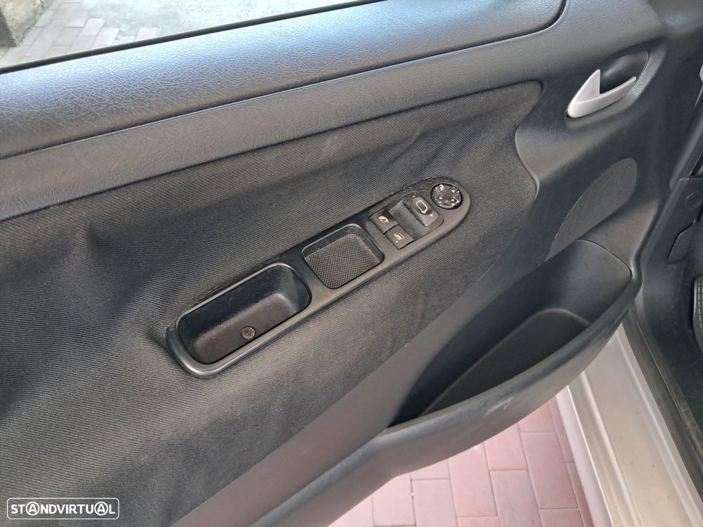 Peugeot 207 1.4 16V Active - 4