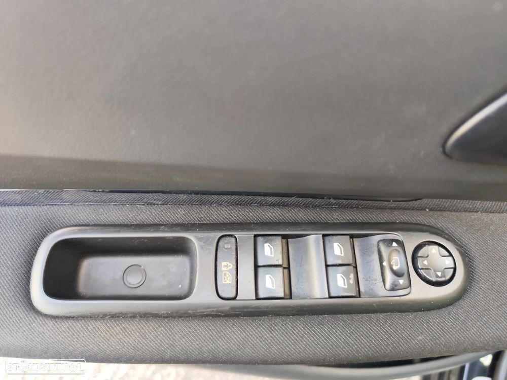 Peugeot 3008 1.6 HDi Allure - 27