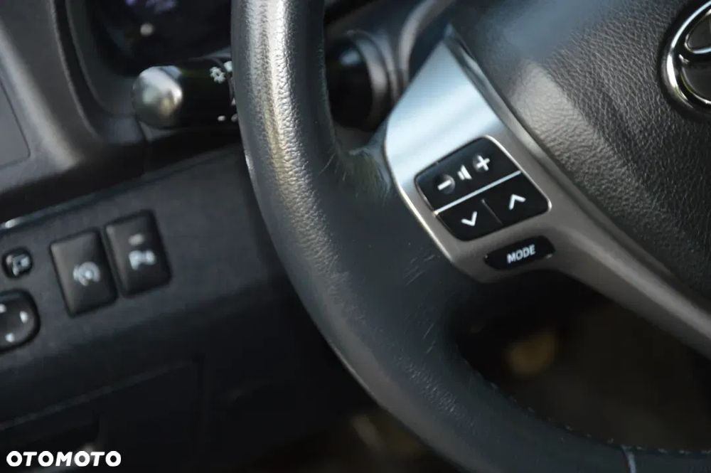 Toyota Avensis 2.0 D-4D Edition - 17