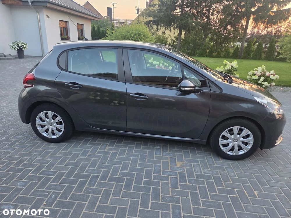 Peugeot 208 - 16