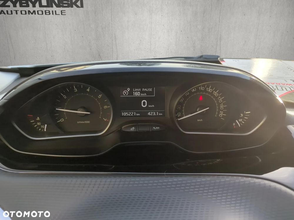 Peugeot 208 - 10