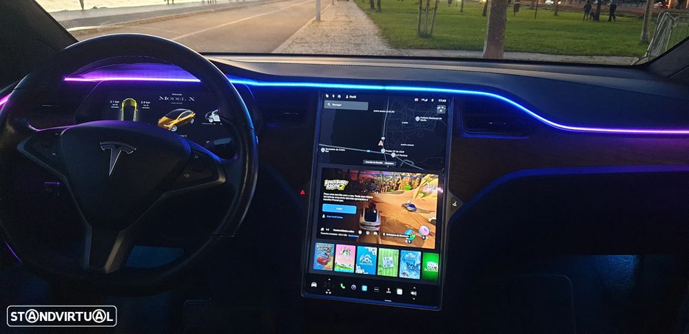 Tesla Model X - 36